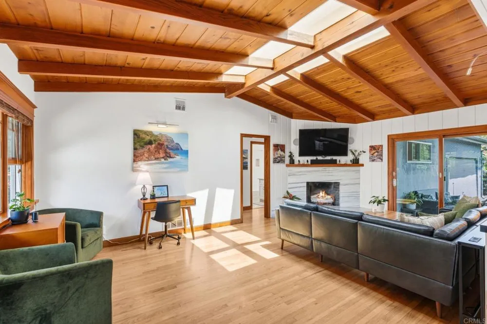 939 OCEAN VIEW AVENUE Encinitas, CA 92024