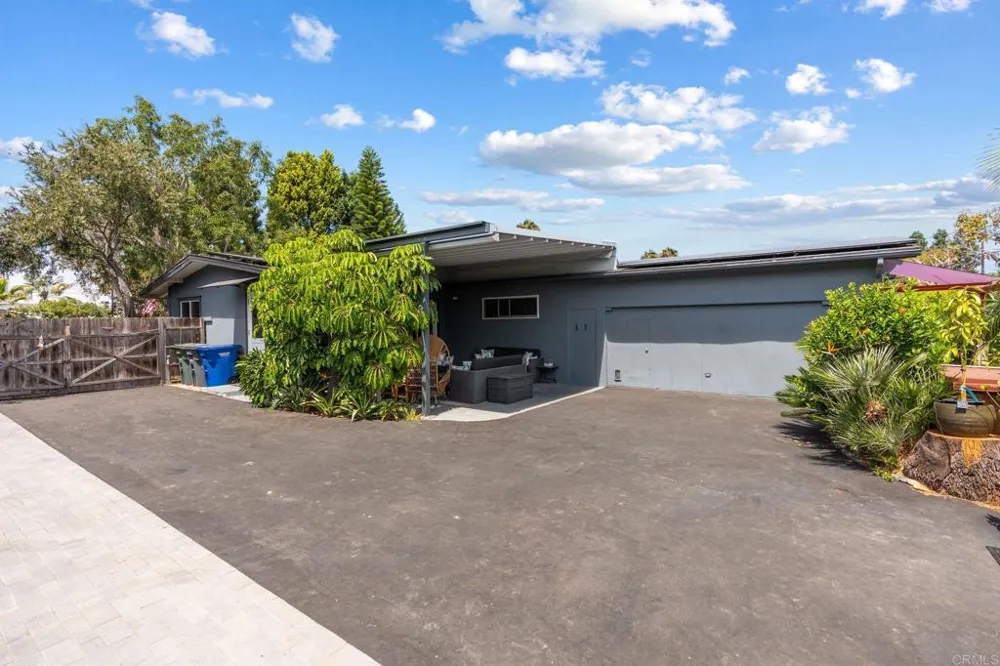 939 OCEAN VIEW AVENUE Encinitas, CA 92024