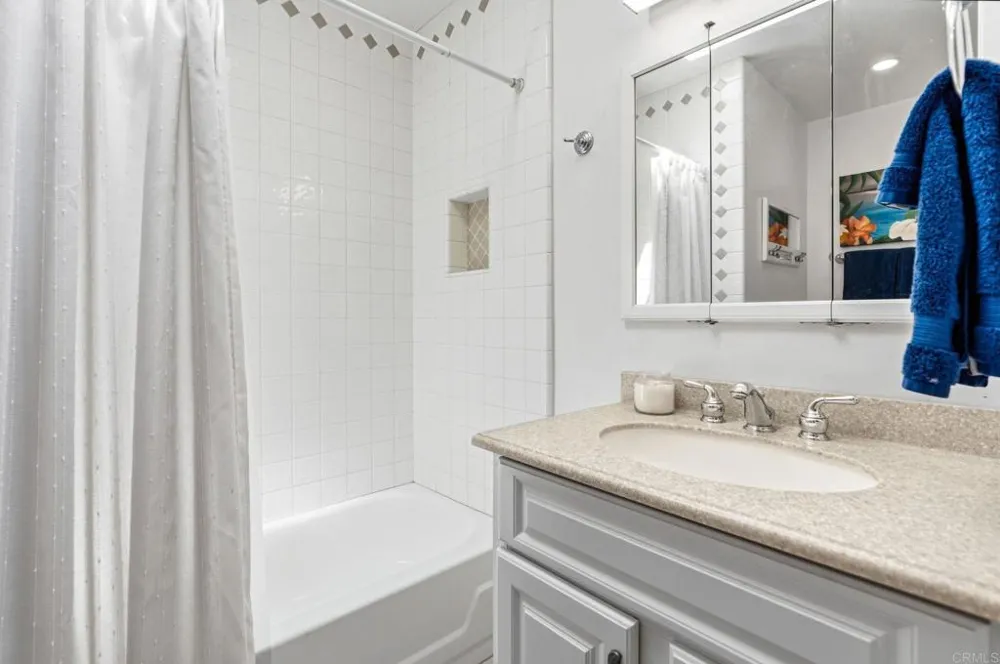 939 OCEAN VIEW AVENUE Encinitas, CA 92024