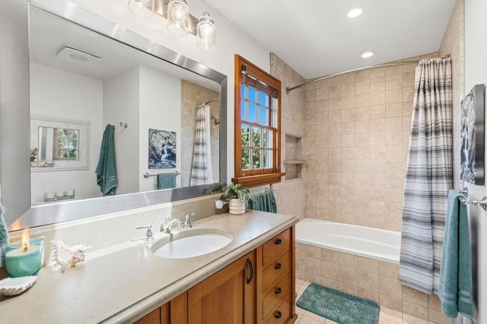 939 OCEAN VIEW AVENUE Encinitas, CA 92024