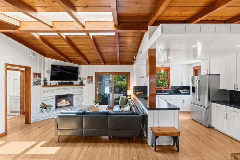 939 OCEAN VIEW AVENUE Encinitas, CA 92024