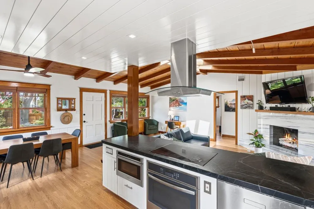 939 OCEAN VIEW AVENUE Encinitas, CA 92024