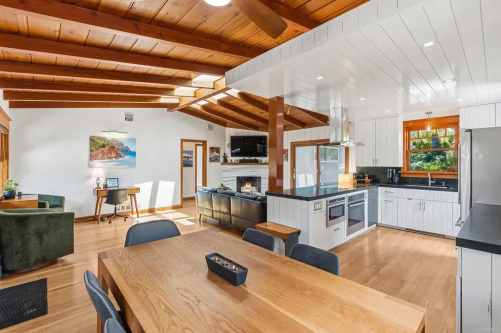 939 OCEAN VIEW AVENUE Encinitas, CA 92024