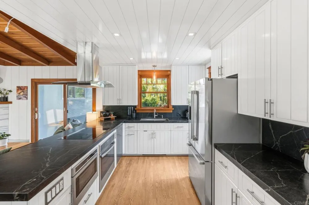 939 OCEAN VIEW AVENUE Encinitas, CA 92024
