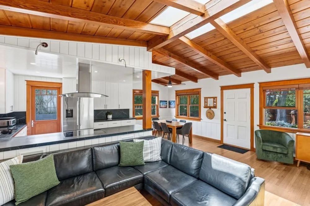 939 OCEAN VIEW AVENUE Encinitas, CA 92024