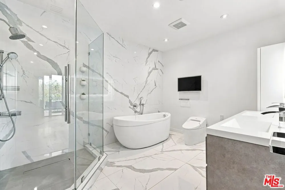 8121 Norton Avenue #403 West Hollywood, CA 90046