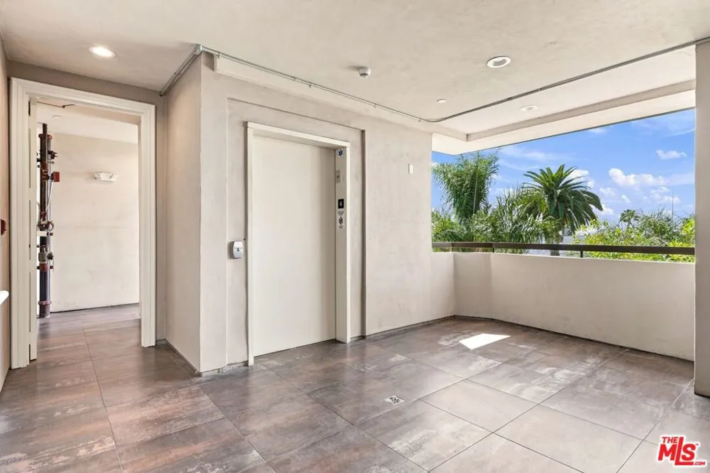 8121 Norton Avenue #403 West Hollywood, CA 90046