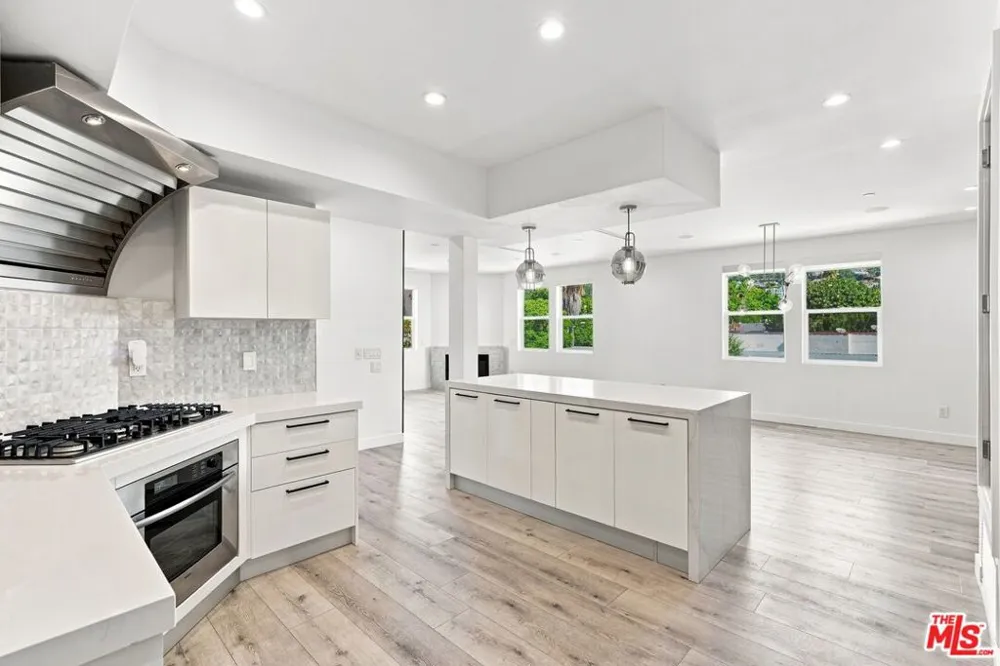 8121 Norton Avenue #403 West Hollywood, CA 90046