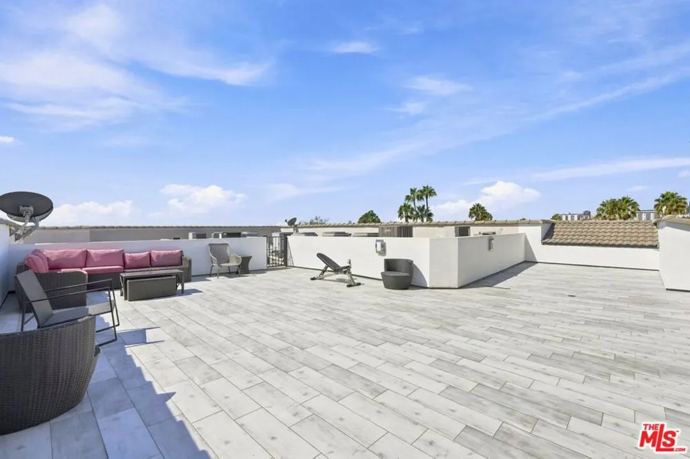 8121 Norton Avenue #403 West Hollywood, CA 90046