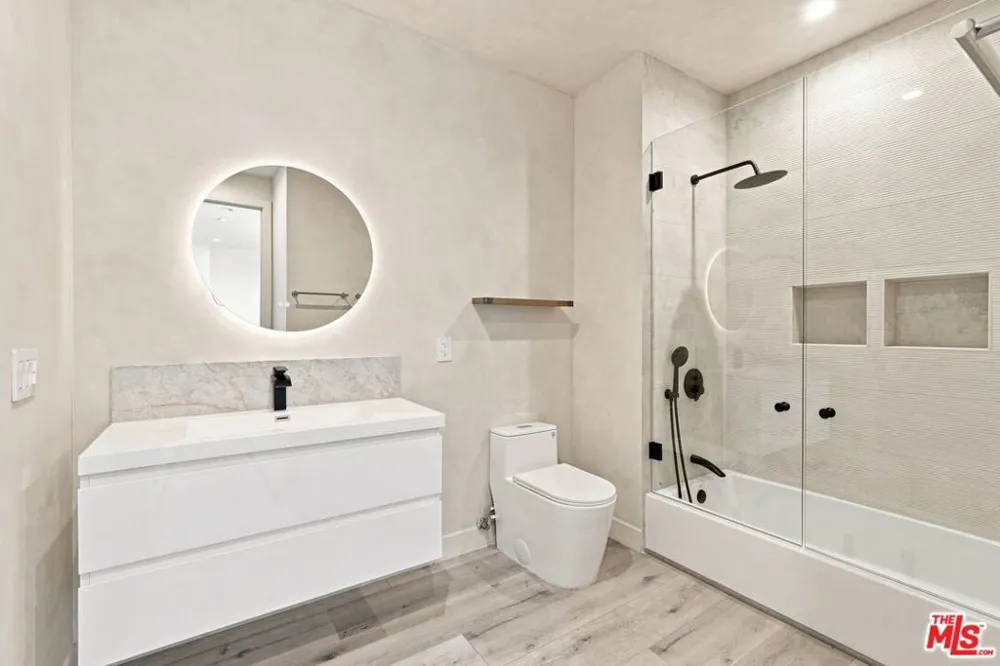 8121 Norton Avenue #403 West Hollywood, CA 90046