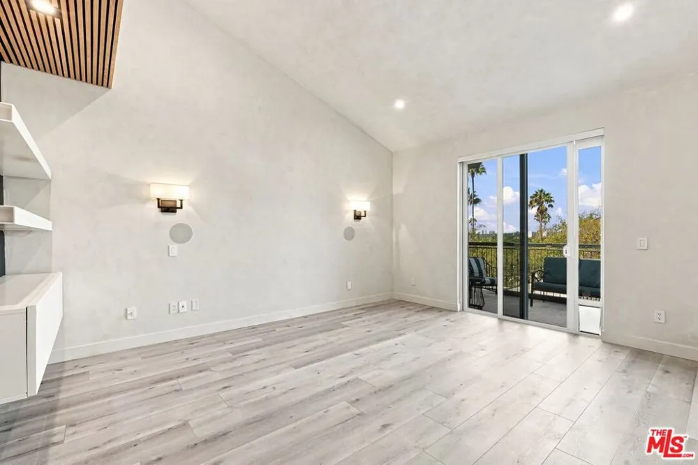 8121 Norton Avenue #403 West Hollywood, CA 90046