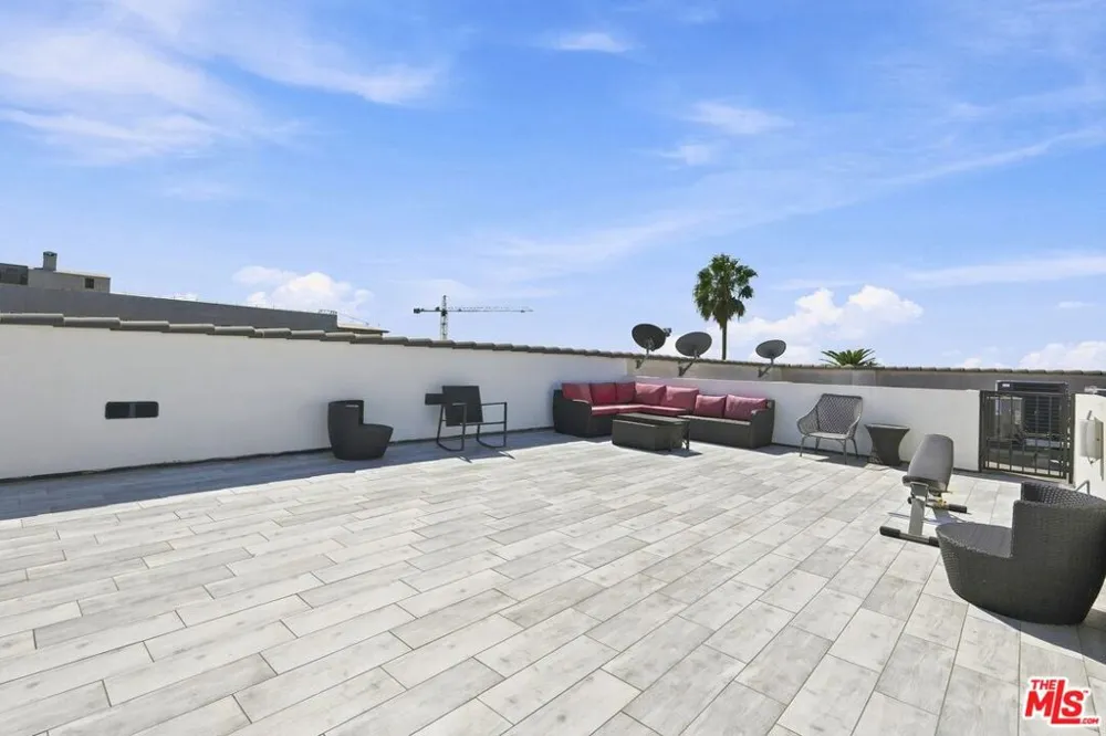 8121 Norton Avenue #403 West Hollywood, CA 90046