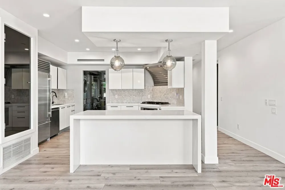 8121 Norton Avenue #403 West Hollywood, CA 90046