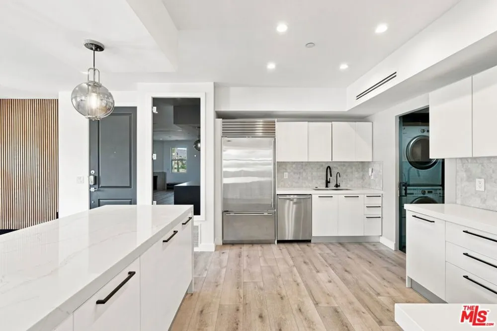 8121 Norton Avenue #403 West Hollywood, CA 90046
