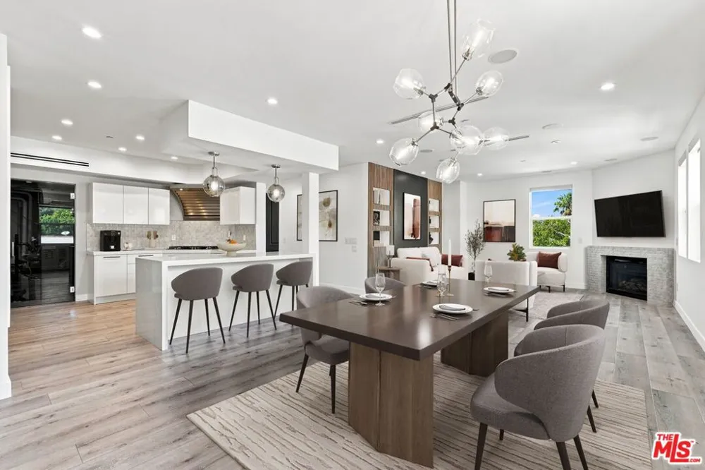 8121 Norton Avenue #403 West Hollywood, CA 90046