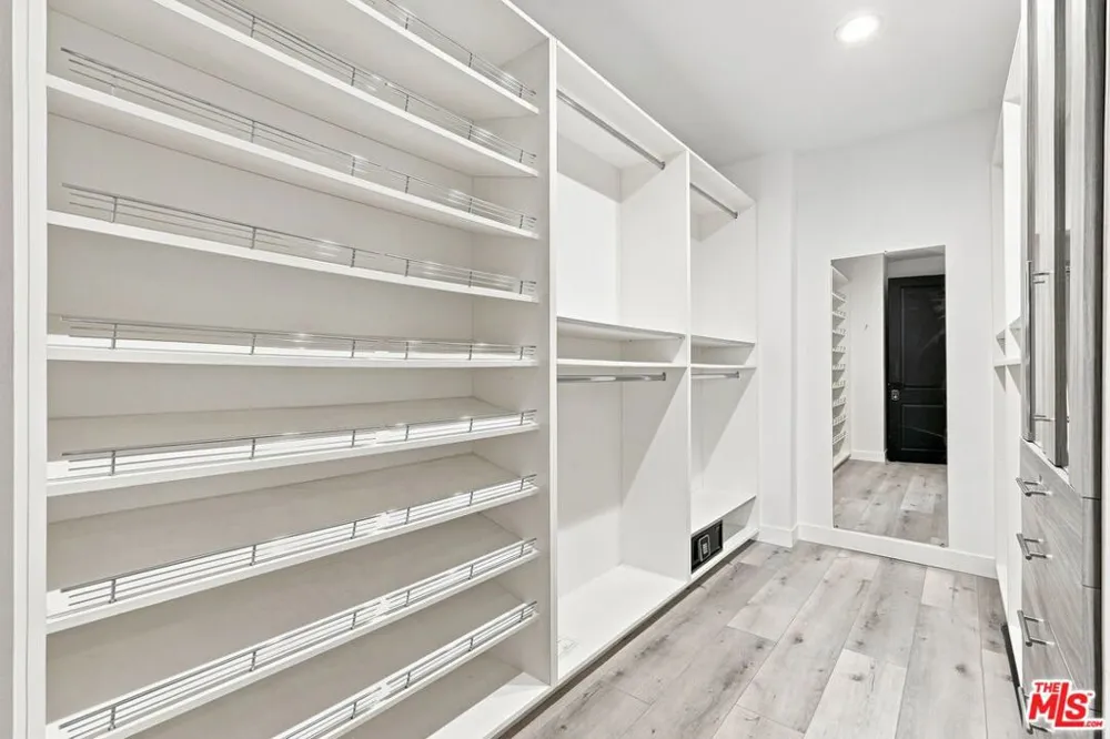 8121 Norton Avenue #403 West Hollywood, CA 90046