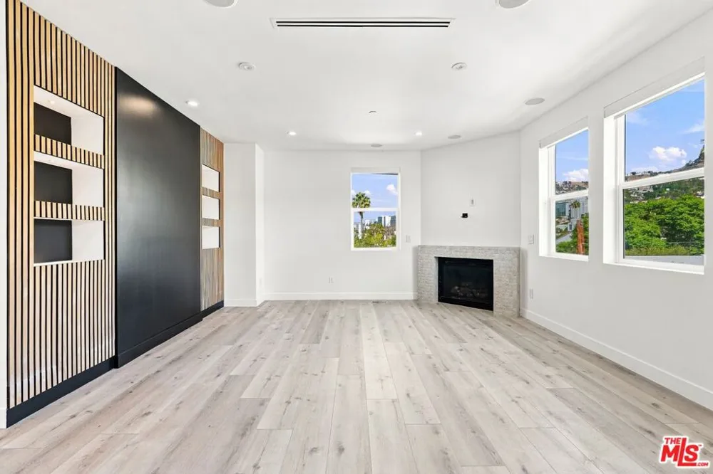8121 Norton Avenue #403 West Hollywood, CA 90046