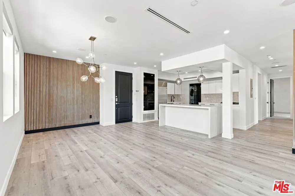 8121 Norton Avenue #403 West Hollywood, CA 90046