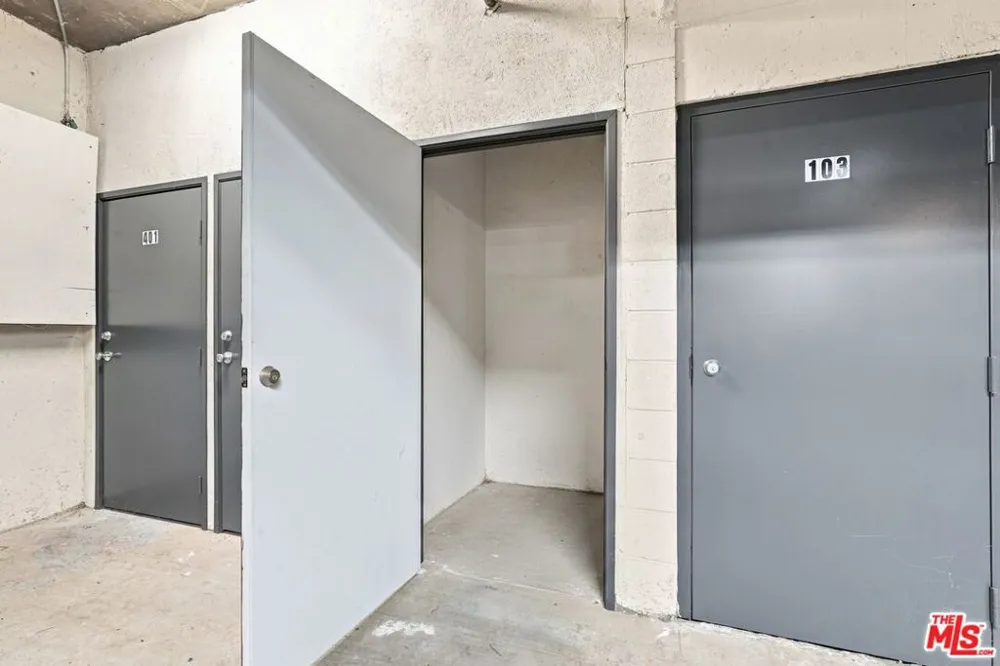 8121 Norton Avenue #403 West Hollywood, CA 90046