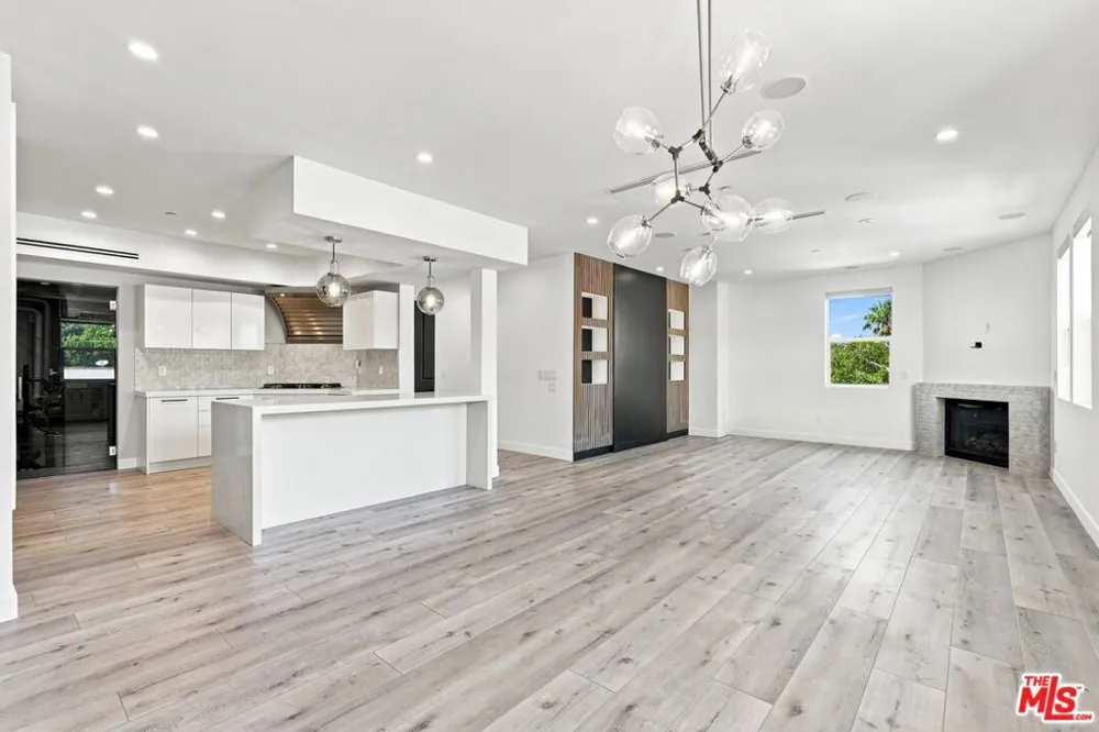 8121 Norton Avenue #403 West Hollywood, CA 90046