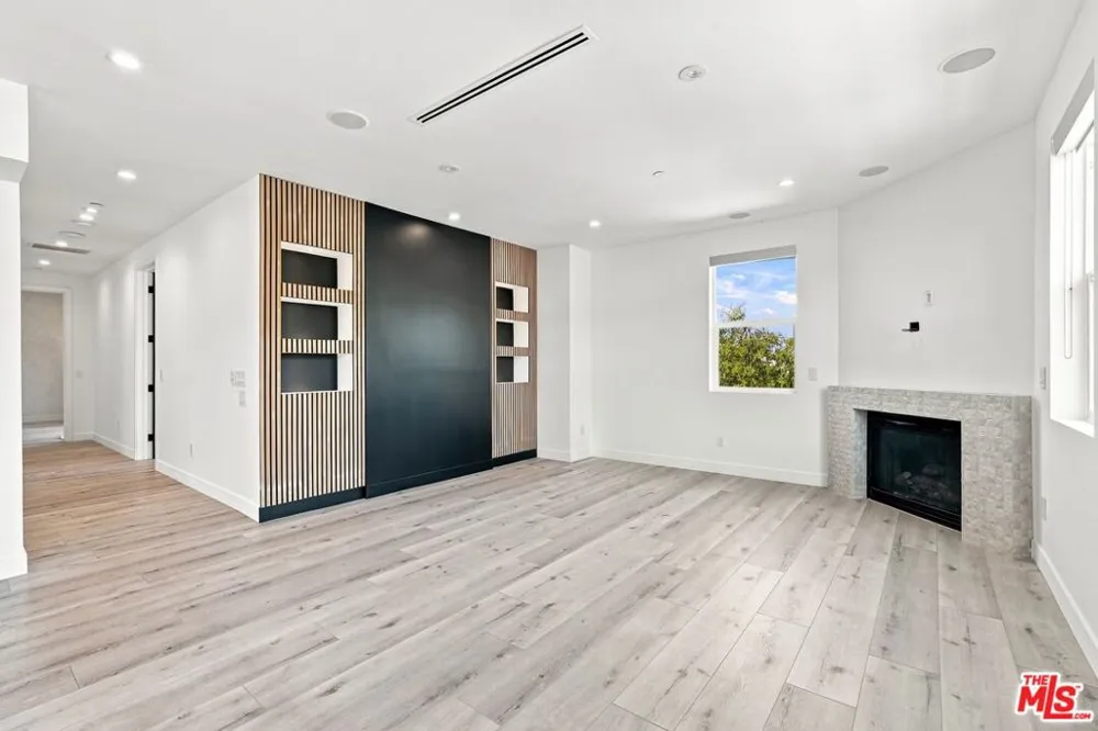 8121 Norton Avenue #403 West Hollywood, CA 90046