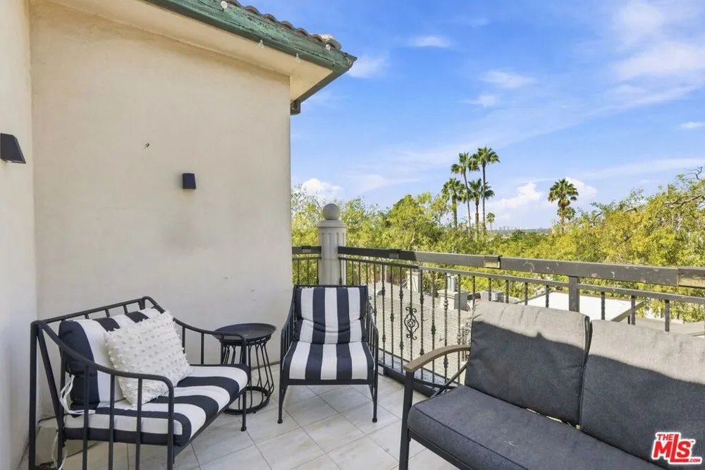 8121 Norton Avenue #403 West Hollywood, CA 90046