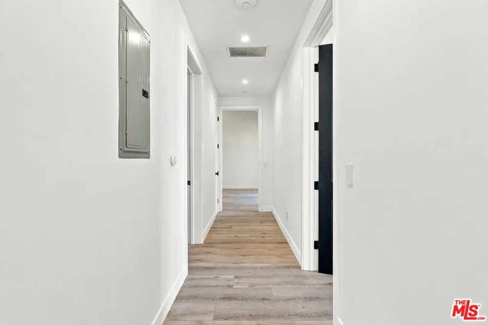8121 Norton Avenue #403 West Hollywood, CA 90046