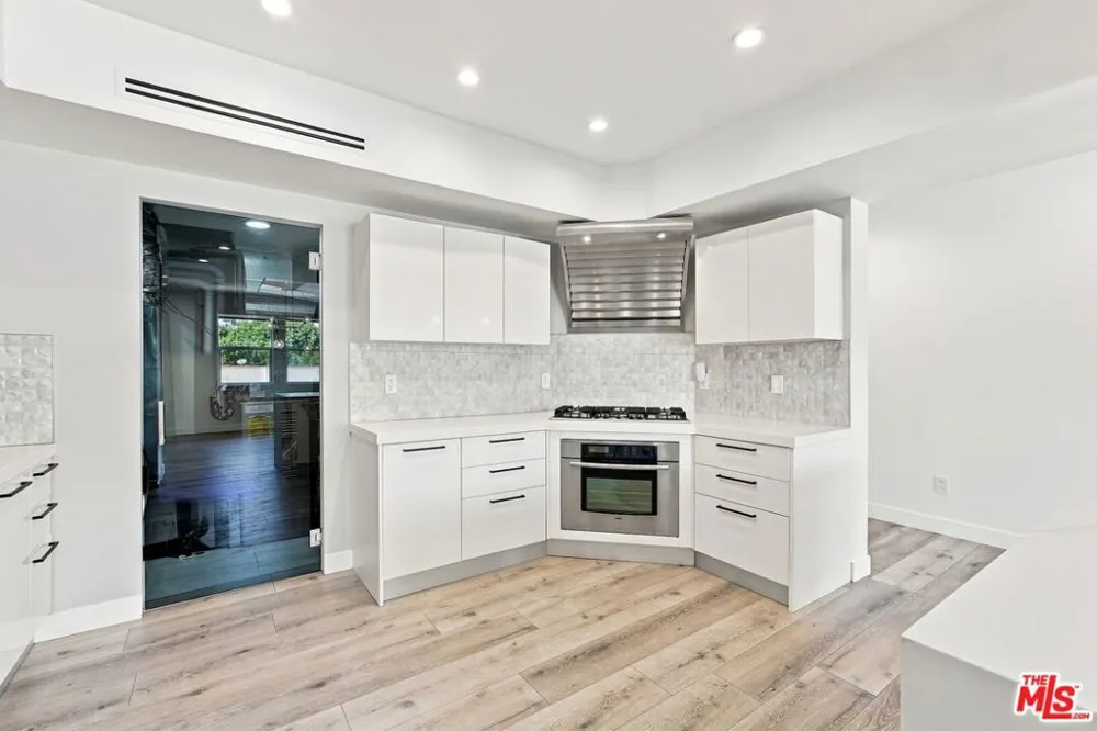 8121 Norton Avenue #403 West Hollywood, CA 90046