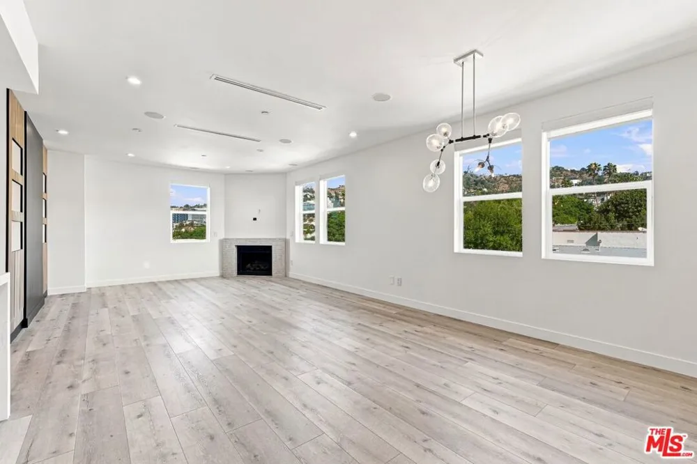 8121 Norton Avenue #403 West Hollywood, CA 90046