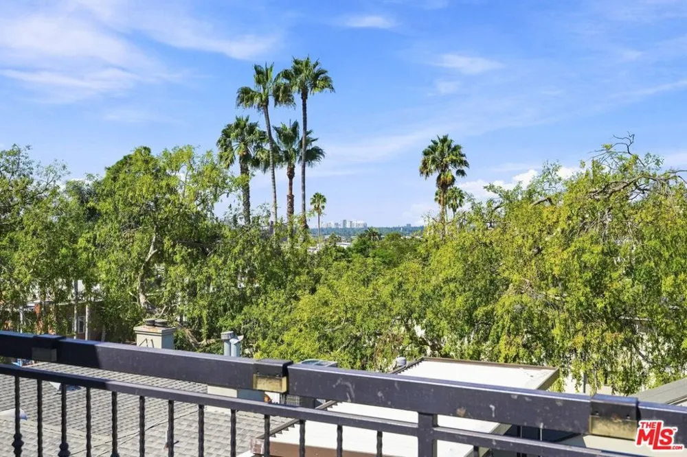 8121 Norton Avenue #403 West Hollywood, CA 90046