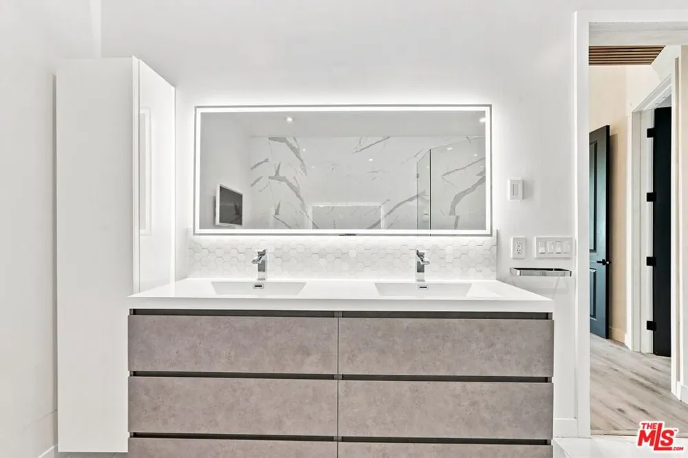 8121 Norton Avenue #403 West Hollywood, CA 90046