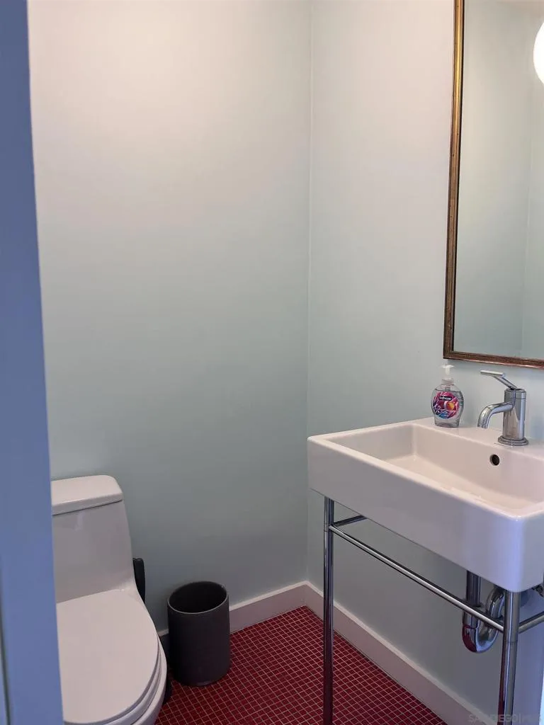 25 Spinnaker St #12 Marina del Rey, CA 90292