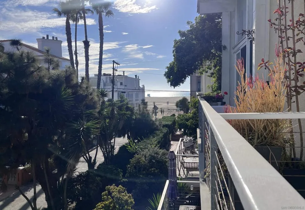 25 Spinnaker St #12 Marina del Rey, CA 90292