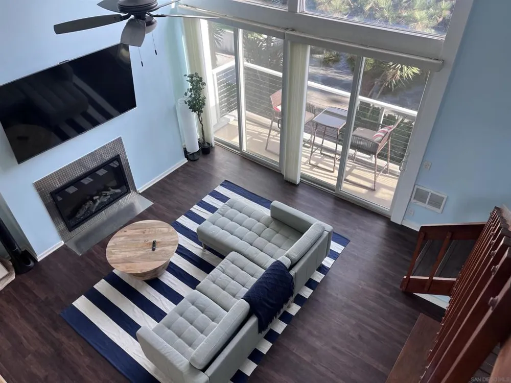 25 Spinnaker St #12 Marina del Rey, CA 90292