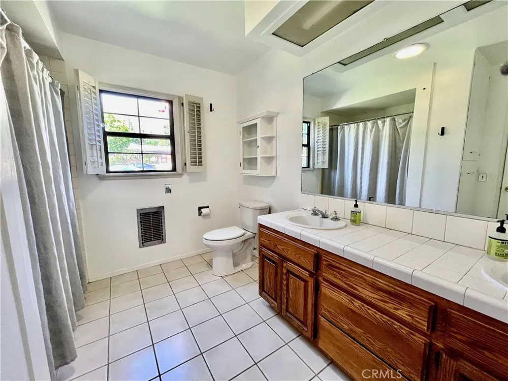 916 W Donington Street Glendora, CA 91741