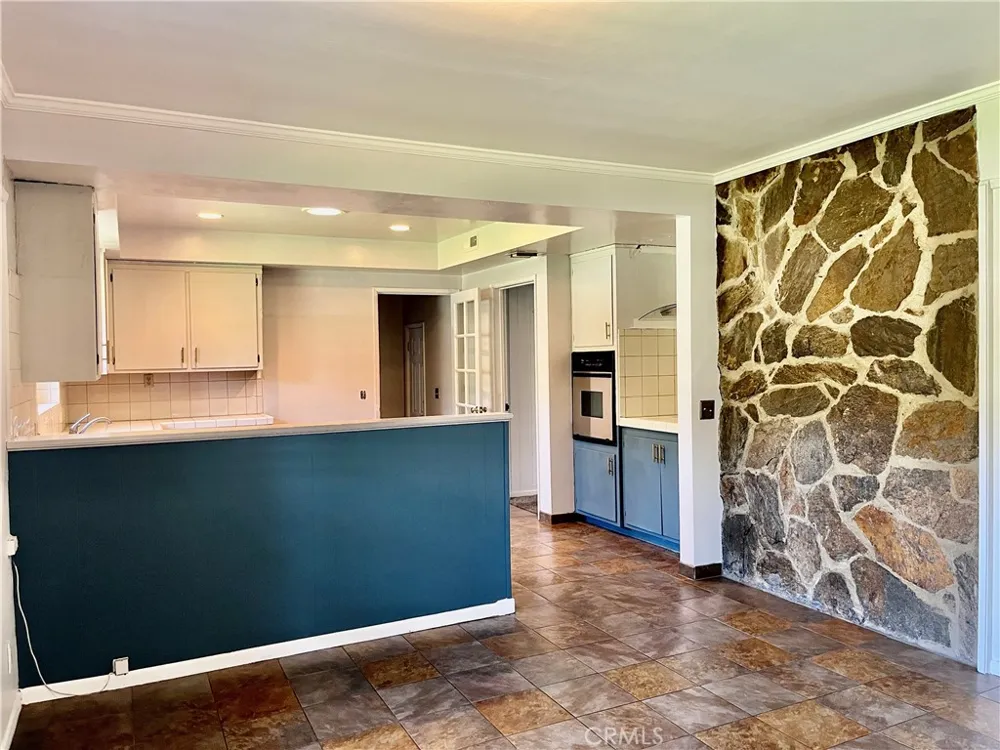 916 W Donington Street Glendora, CA 91741