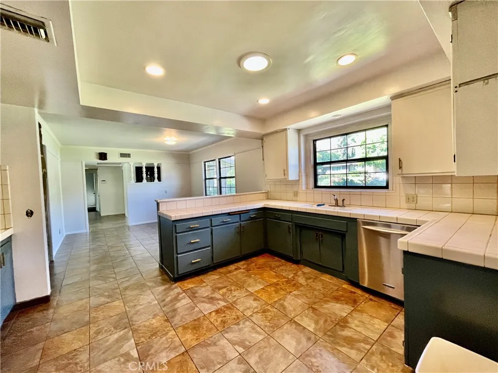 916 W Donington Street Glendora, CA 91741
