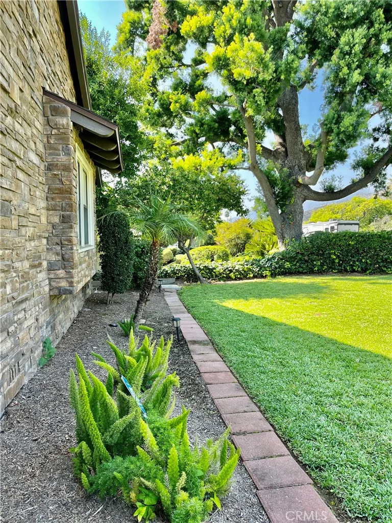 916 W Donington Street Glendora, CA 91741