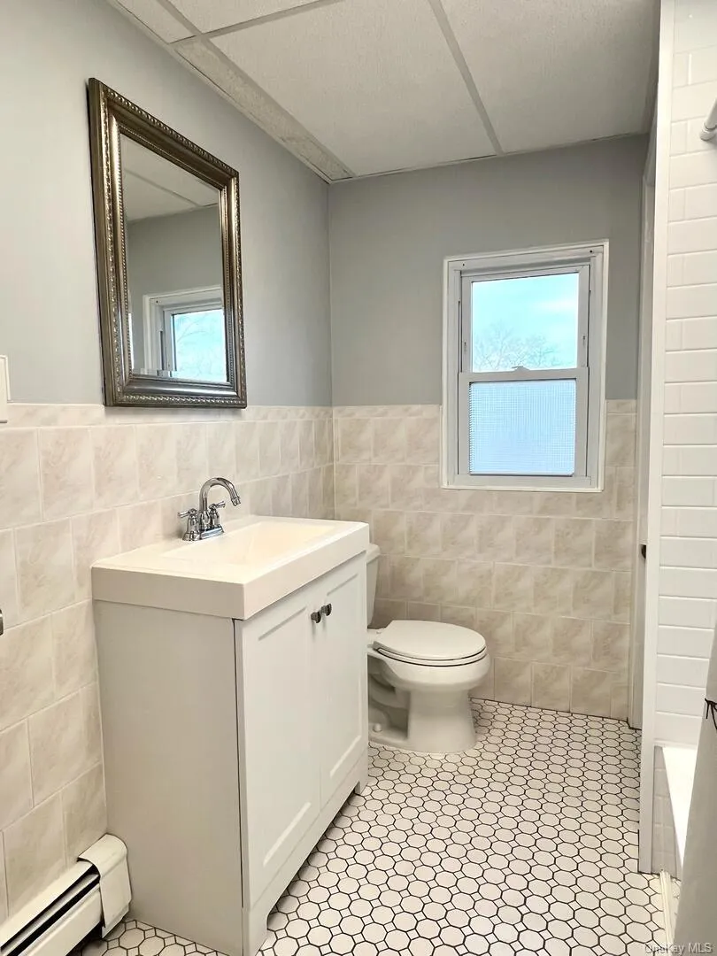 39 Chapman Place Bay Shore, NY 11706