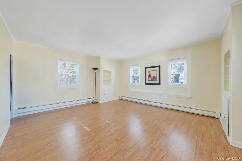 39 Chapman Place Bay Shore, NY 11706
