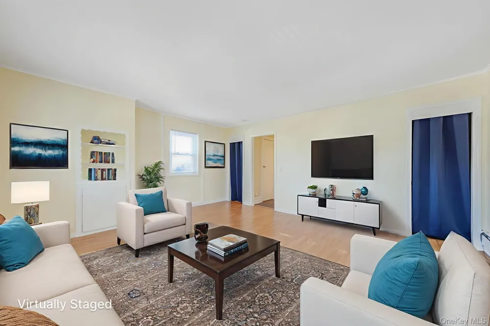 39 Chapman Place Bay Shore, NY 11706
