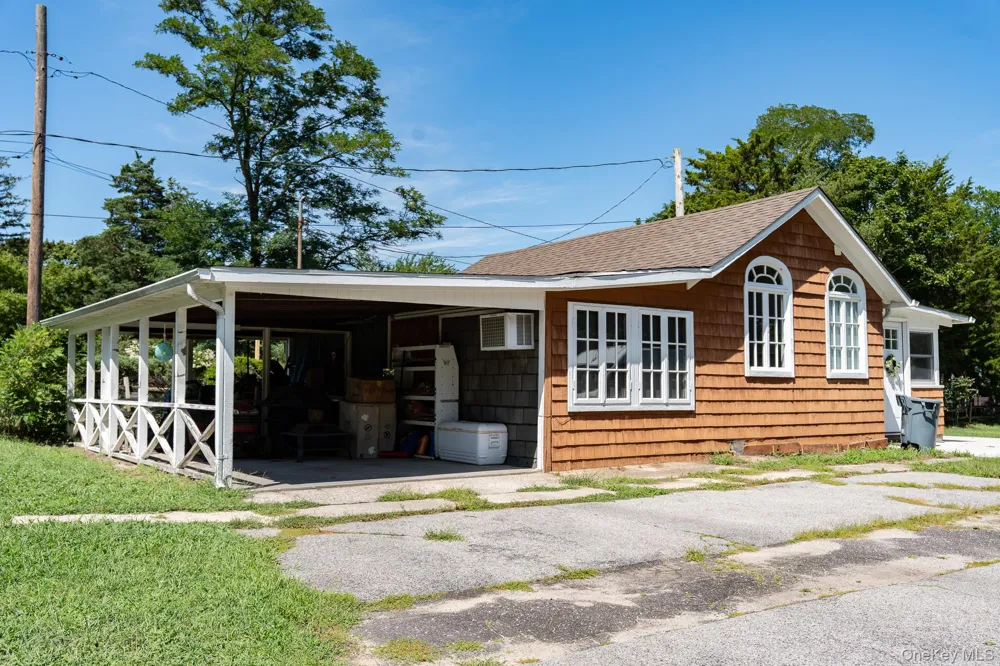 1405 Bay Avenue Mattituck, NY 11952