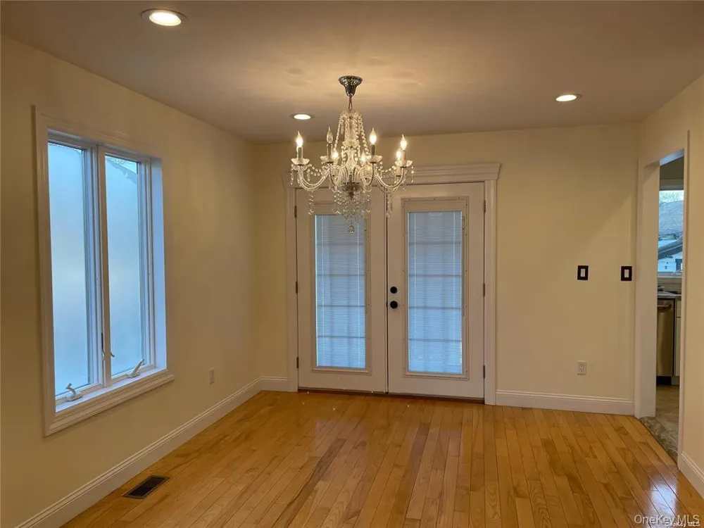17 Wood Lane Valley Stream, NY 11581