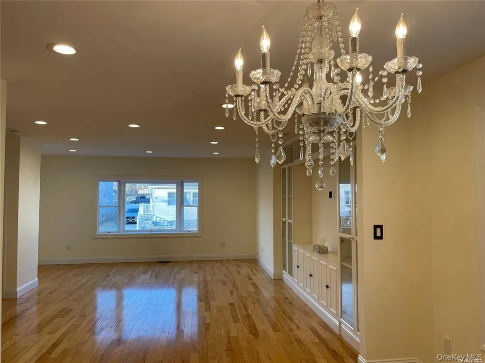 17 Wood Lane Valley Stream, NY 11581