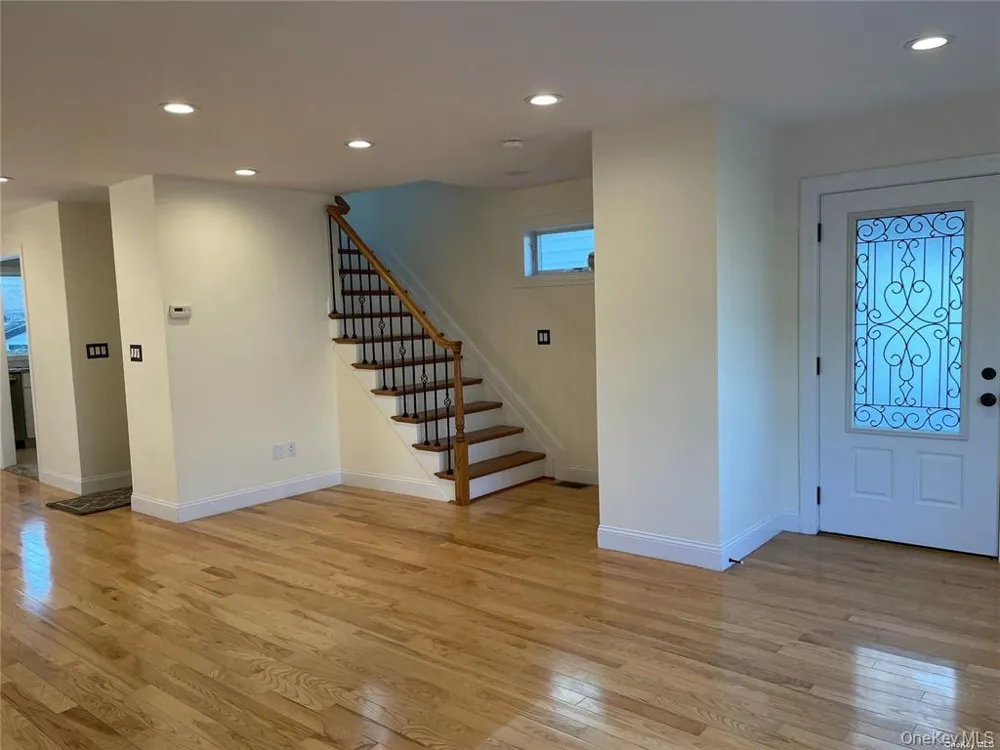 17 Wood Lane Valley Stream, NY 11581