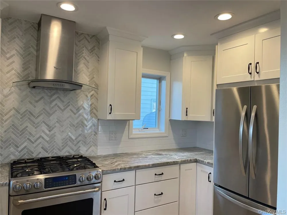 17 Wood Lane Valley Stream, NY 11581