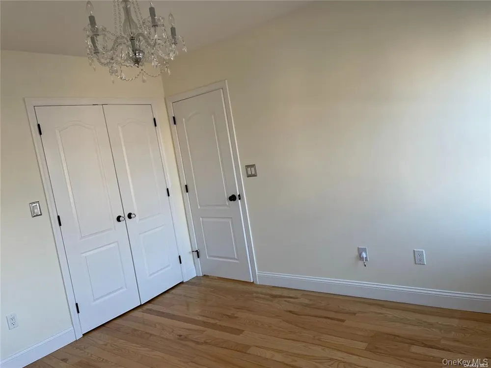 17 Wood Lane Valley Stream, NY 11581