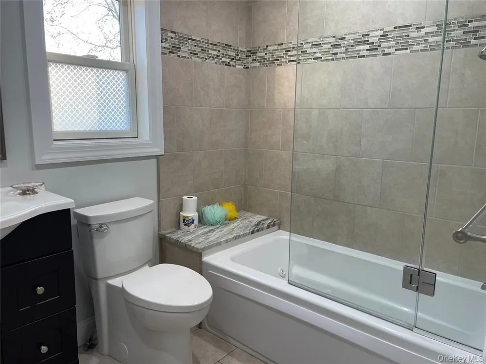 17 Wood Lane Valley Stream, NY 11581