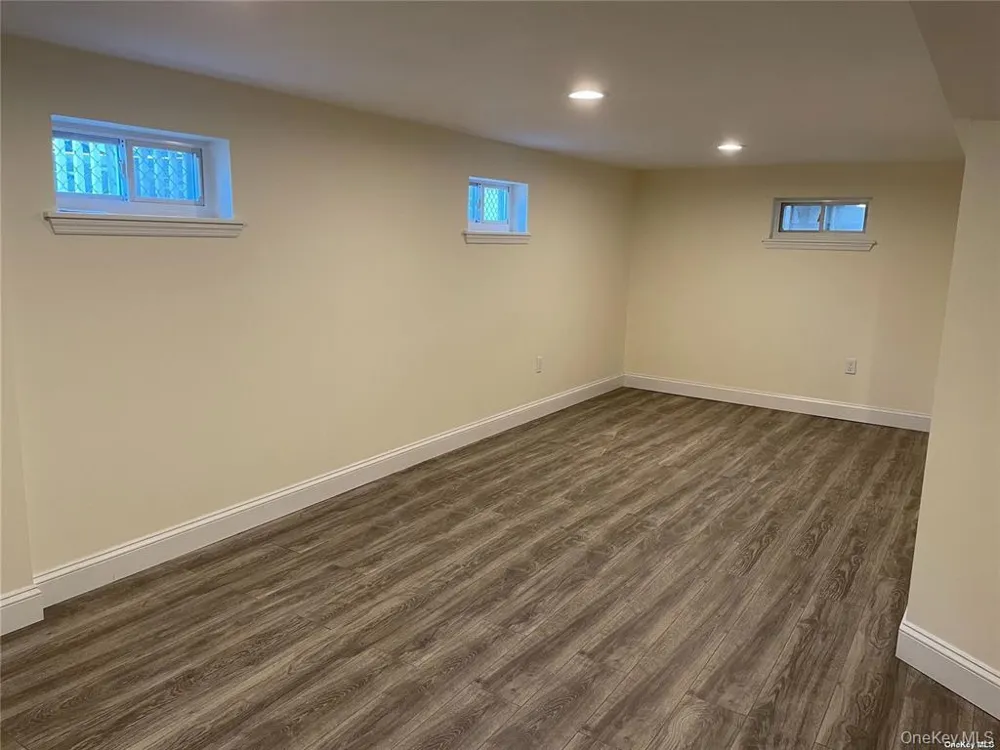17 Wood Lane Valley Stream, NY 11581