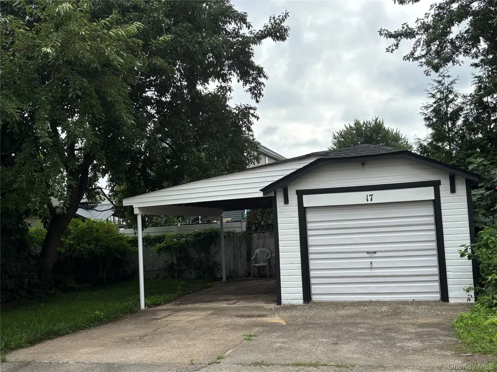 17 Wood Lane Valley Stream, NY 11581